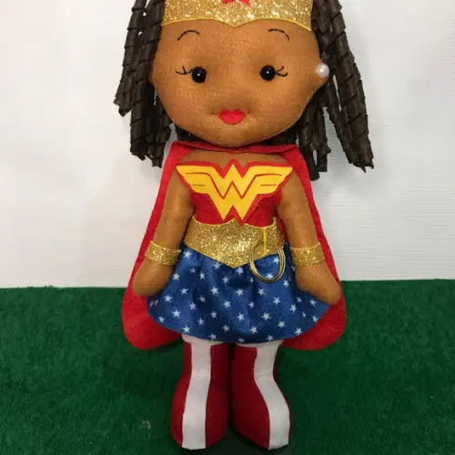 Boneca Mulher Maravilha Negra