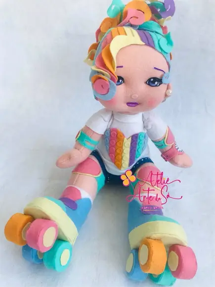 Boneca Patinadora Pop It Em Feltro