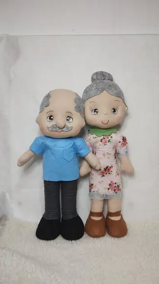 Bonecos Casal de Idosos