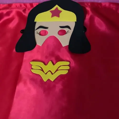 Capa e Máscara de Super Heróis Mulher Maravilha Minimo de 10