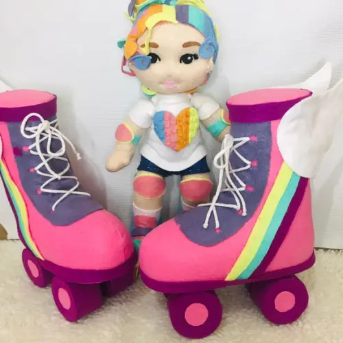Kit Boneca Pop It Articulada E Par De Patins Em Feltro 3d