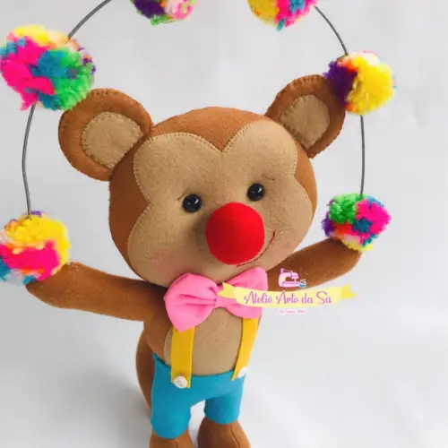 Macaquinho Malabarista em feltro