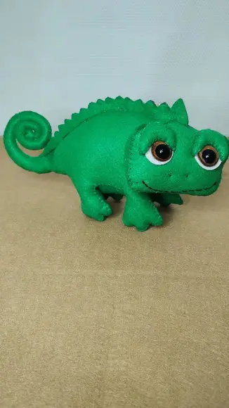 Pascal da Rapunzel em Feltro