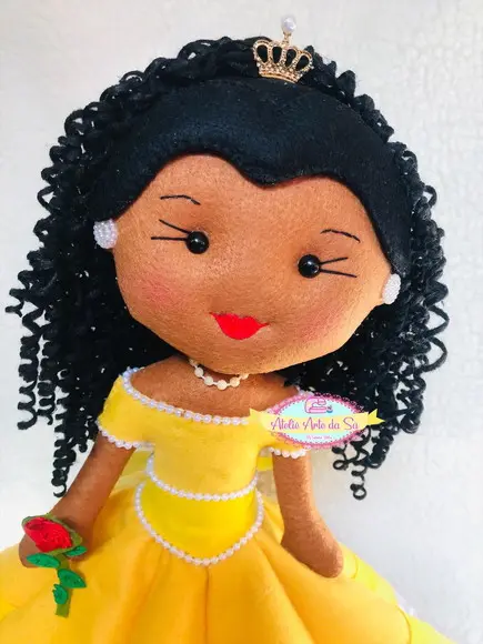 Princesa Bela em feltro versão negra