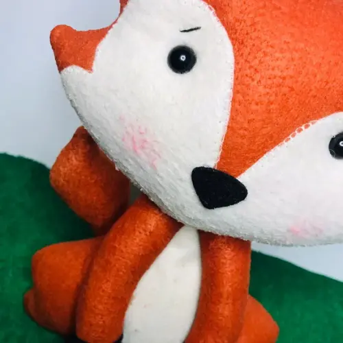 Raposa em Feltro com 20 cm