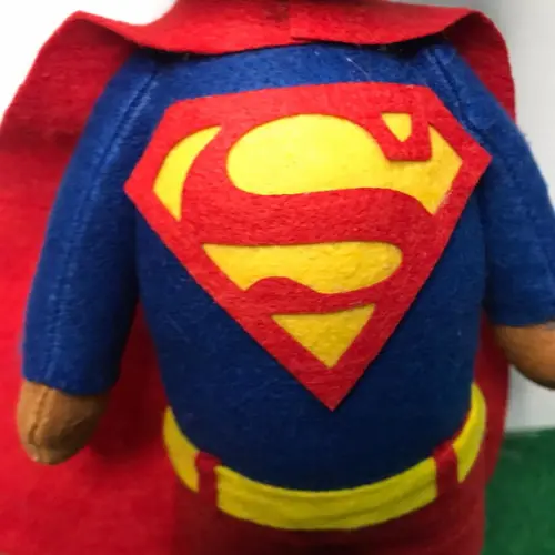 Super Homem em Feltro Negro 30cm