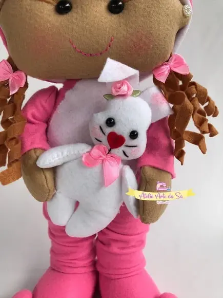 Boneca em Feltro com Fantasia de Coelha