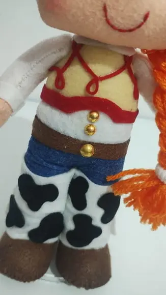 Jessie em Feltro com 30 cm