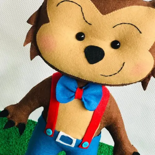 Lobo mau em feltro