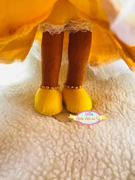Princesa Bela em feltro versão negra