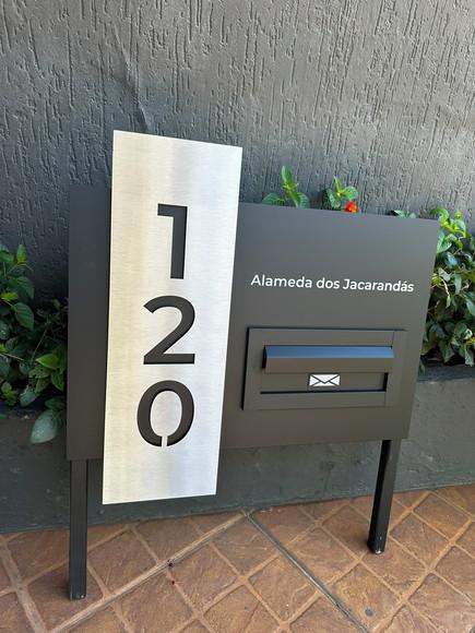 Algarismo Acm + Inox - 60x55 +caixa Correio e Pé para Jardim