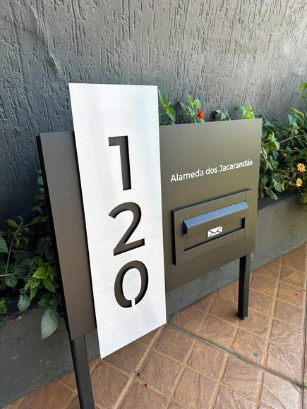 Algarismo Acm + Inox - 60x55 +caixa Correio e Pé para Jardim