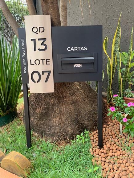 Algarismo Acm + Inox - 60x55 +caixa Correio e Pé para Jardim