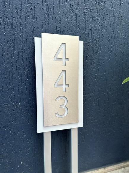 Algarismo Residencial Acm com Inox - 20x40 para Jardim