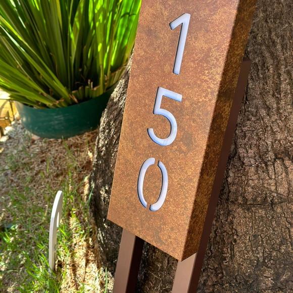 Algarismo Residencial Estruturado com Led para Jardim 15x40