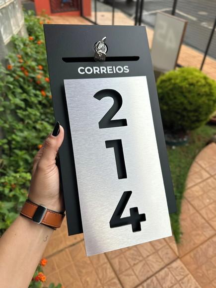 Número com Caixa de Correio Embutida