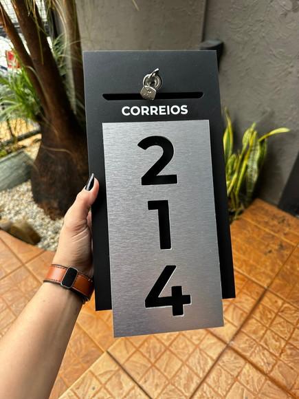 Número com Caixa de Correio Embutida