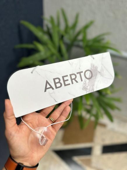 Placa - Aberto e Fechado - Modelo Caulim + Ventosa