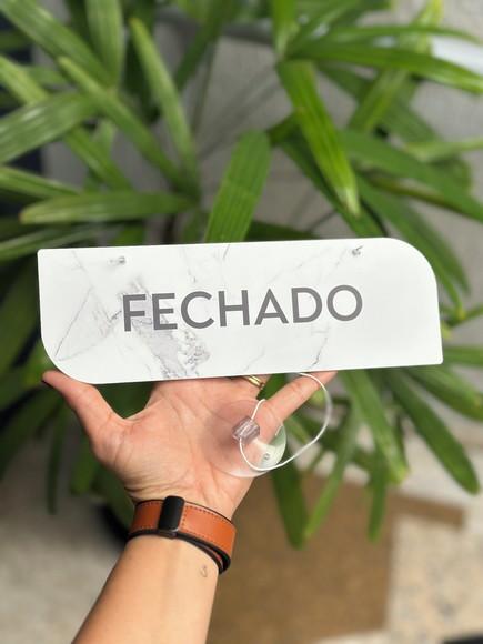 Placa - Aberto e Fechado - Modelo Caulim + Ventosa