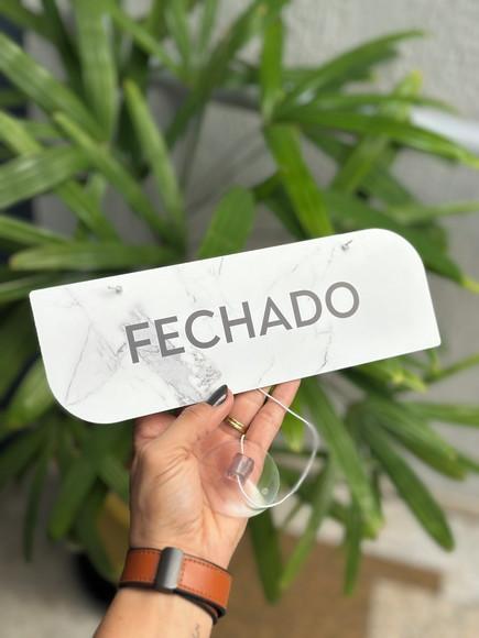 Placa - Aberto e Fechado - Modelo Caulim + Ventosa