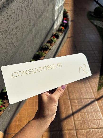Placa - Favor Manter a Porta Fechada - Modelo Caulim 30x10,5