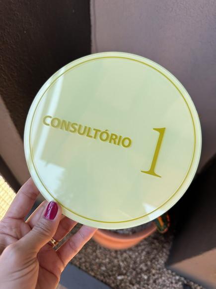 Placa de Comércio Acrílico - Aplicação Adesivo Frontal 18x18