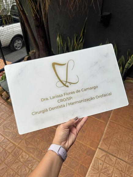 Placa de Comércio Acrílico - Aplicação Adesivo Frontal 40x24