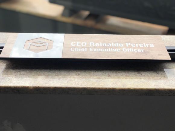 Placa de Id de Sala - Modelo Fuchsita mdf e Acrílico