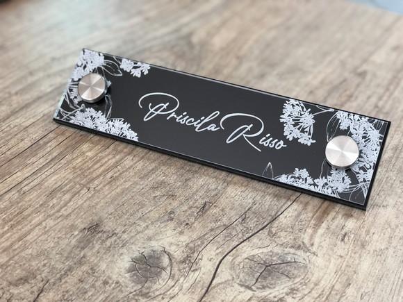Placa de Identificação de Mesa - Acrílico e Acrílico 26x6,5