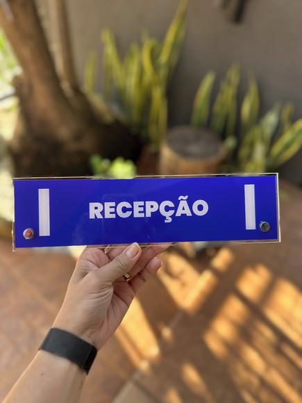 Placa de Identificação de Mesa - Acrílico e Acrílico 30x8