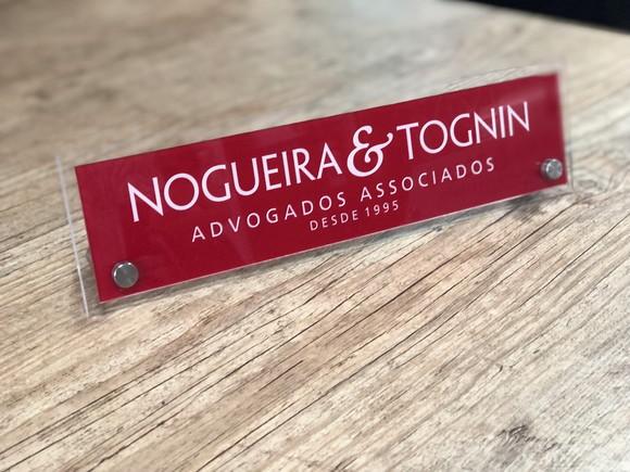 Placa de Identificação de Mesa - Acrílico e Acrílico 30x8