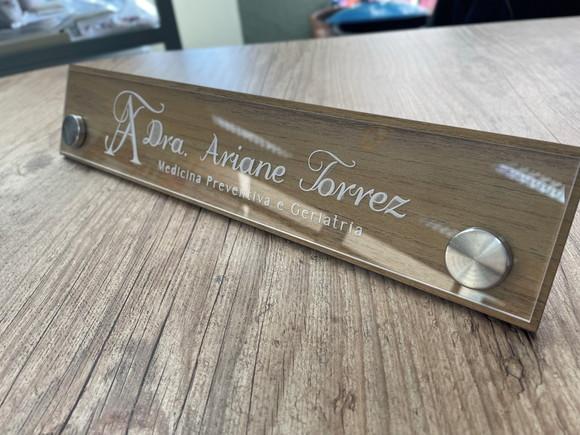 Placa de Identificação de Mesa - mdf e Acrílico 26x6,5
