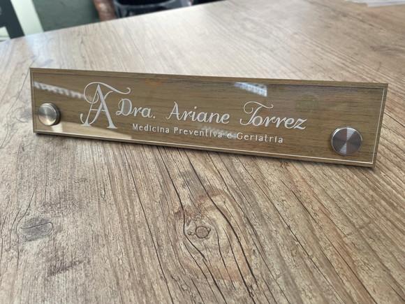 Placa de Identificação de Mesa - mdf e Acrílico 26x6,5