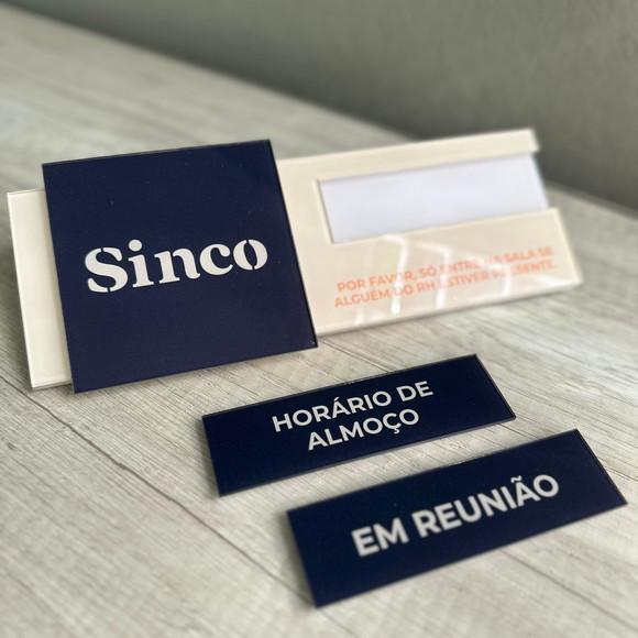 Placa de Identificação de Sala - Acrílico Flag