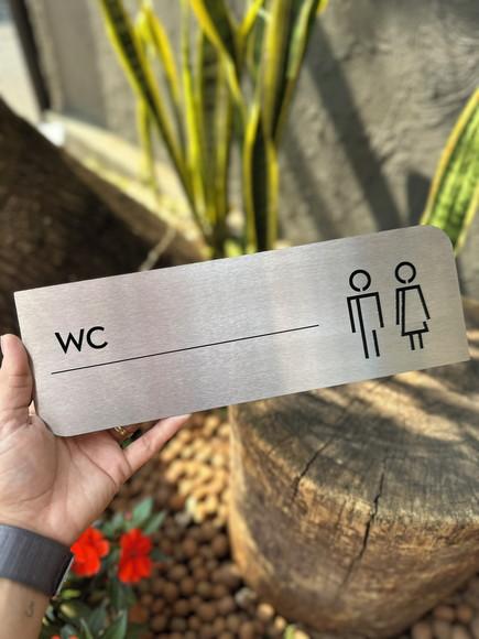 Placa de Identificação de Sala - Caulim 25,5x8 Inox