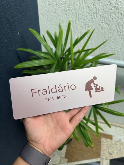 Placa de Identificação de Sala - Caulim 32x10,5 Braille