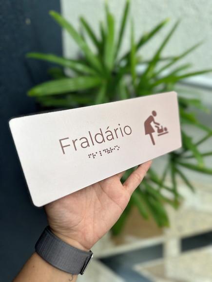 Placa de Identificação de Sala - Caulim 32x10,5 Braille