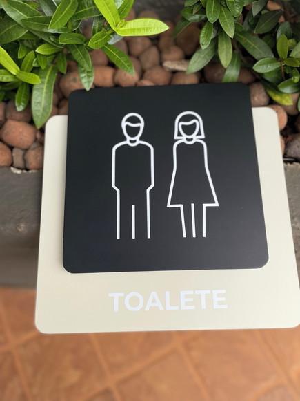 Placa de Identificação de Sala - Modelo Ágata