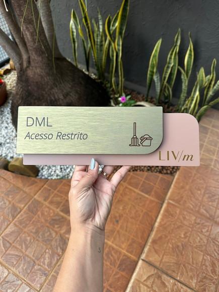 Placa de Identificação de Sala - Modelo Ametista
