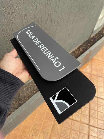 Placa de Identificação de Sala - Modelo Ametista