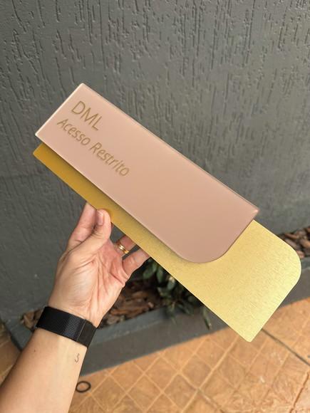 Placa de Identificação de Sala - Modelo Ametista Acrílico