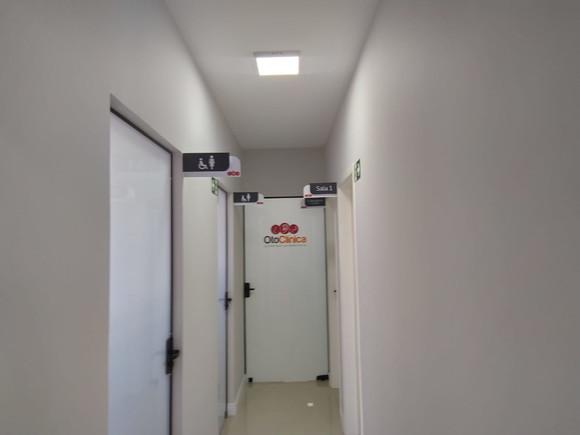 Placa de Identificação de Sala - Modelo Ametista Bandeira