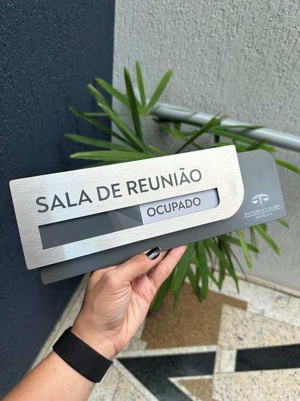 Placa de Identificação de Sala - Modelo Ametista Inox Flag