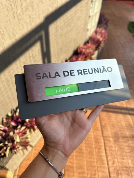 Placa de Identificação de Sala - Modelo Ardósia Flag