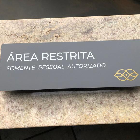 Placa de Identificação de Sala - Modelo Caulim 33x11,5