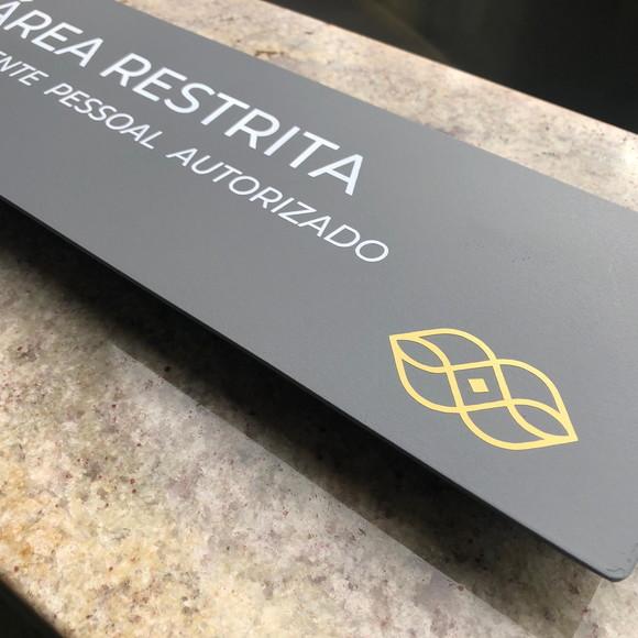 Placa de Identificação de Sala - Modelo Caulim 33x11,5
