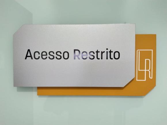 Placa de Identificação de Sala - Modelo Cornalina