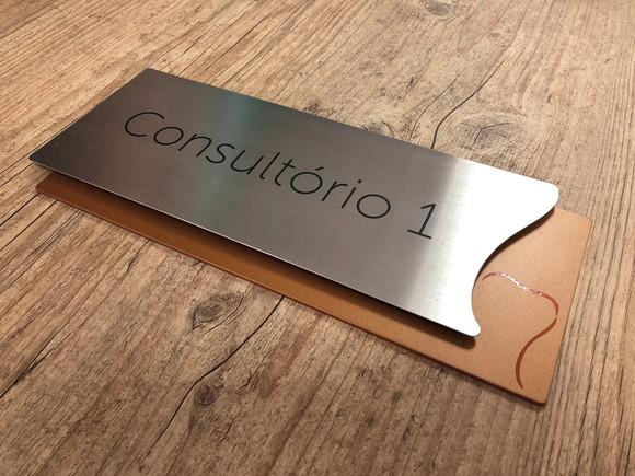 Placa de Identificação de Sala - Modelo Feldspato Inox