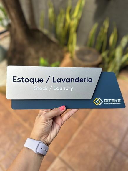 Placa de Identificação de Sala - Modelo Onix