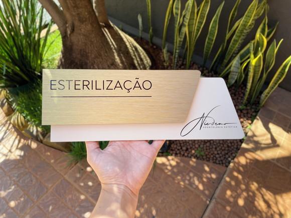 Placa de Identificação de Sala - Modelo Onix Acrílico